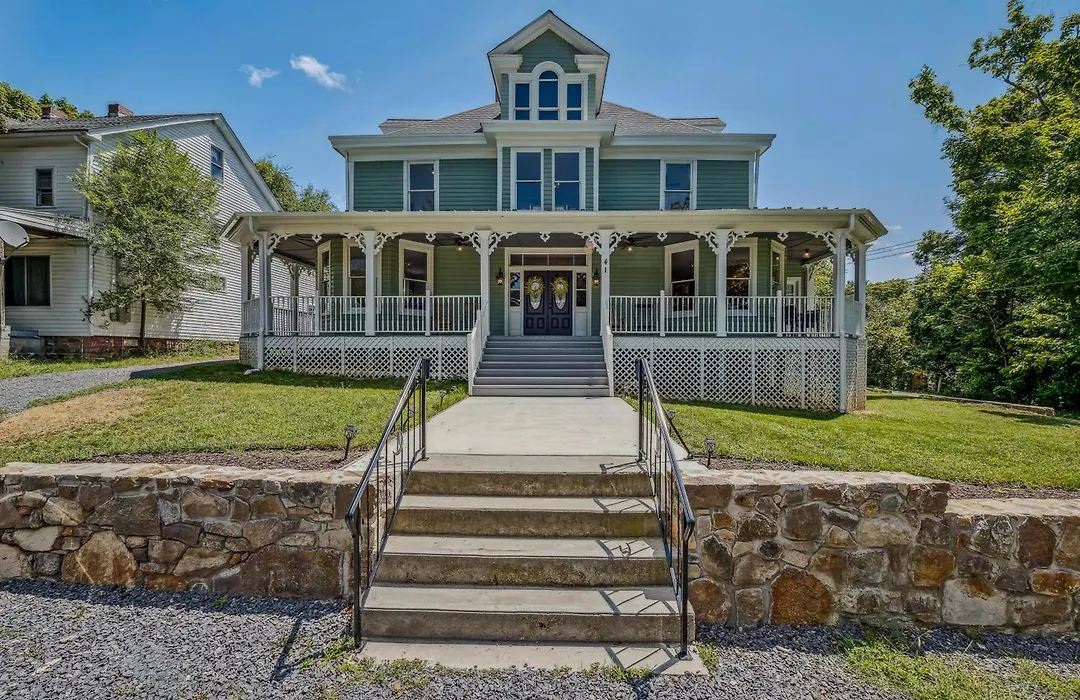 The Grand Castalian Inn Bed And Breakfast-1
